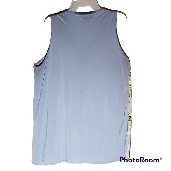 Modbe ladies large floral print zip front sleeveless pullover top. 341 - Picture 4 of 4